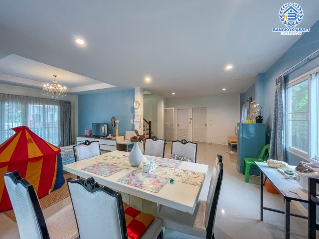 *****บ้านเดี่ยวมือสองนนทบุรี ราคาสุดคุ้ม! ม.เดอะลิฟวิ่ง2 บ้านกล้วย-ไทรน้อย เนื้อที่ถึง 60 ตร.ว. ฟังก์ชั่น 4 ห้องนอน 3 ห้องน้ำ บ้านสวย พร้อมอยู่ หน้าบ้านวิวสวน บนทำเลคุณภาพ! ติดถนนใหญ่ เดินทางสะดวกใกล้ถนนกาญจนาภิเษก ใกล้เซ็นทรัลเวสต์เกต และรถไฟฟ้าสถานีคลองบางไผ่